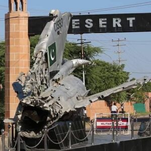 Δεν είναι ανέκδοτο: Η Ινδία παρουσιάζει ως τρόπαιο του πολέμου του 1971 με Πακιστάν τα συντρίμμια δικού της ΜiG-21!