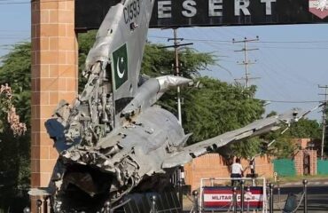 Δεν είναι ανέκδοτο: Η Ινδία παρουσιάζει ως τρόπαιο του πολέμου του 1971 με Πακιστάν τα συντρίμμια δικού της ΜiG-21!