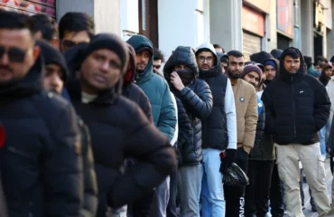 Ισπανία: «Ζωή και κότα» περνούν οι παράνομοι μετανάστες – Χαλαρωτικά μασάζ και θεραπείες προσώπου (βίντεο)