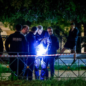 Νέα στοιχεία για τη δολοφονία του 25χρονου γιου αξιωματικού της ΕΛ.ΑΣ: Οι κηλίδες αίμα στο χώμα & η «τυφλή» επίθεση