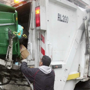 Θεσσαλονίκη: 46χρονος άστεγος κατέληξε μέσα στην πρέσα απορριμματοφόρου – Σώθηκε την τελευταία στιγμή