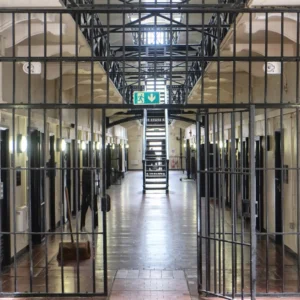 ΕΛ.ΑΣ: Εξαρθρώθηκε σπείρα διακίνησης ναρκωτικών μέσα σε φυλακές