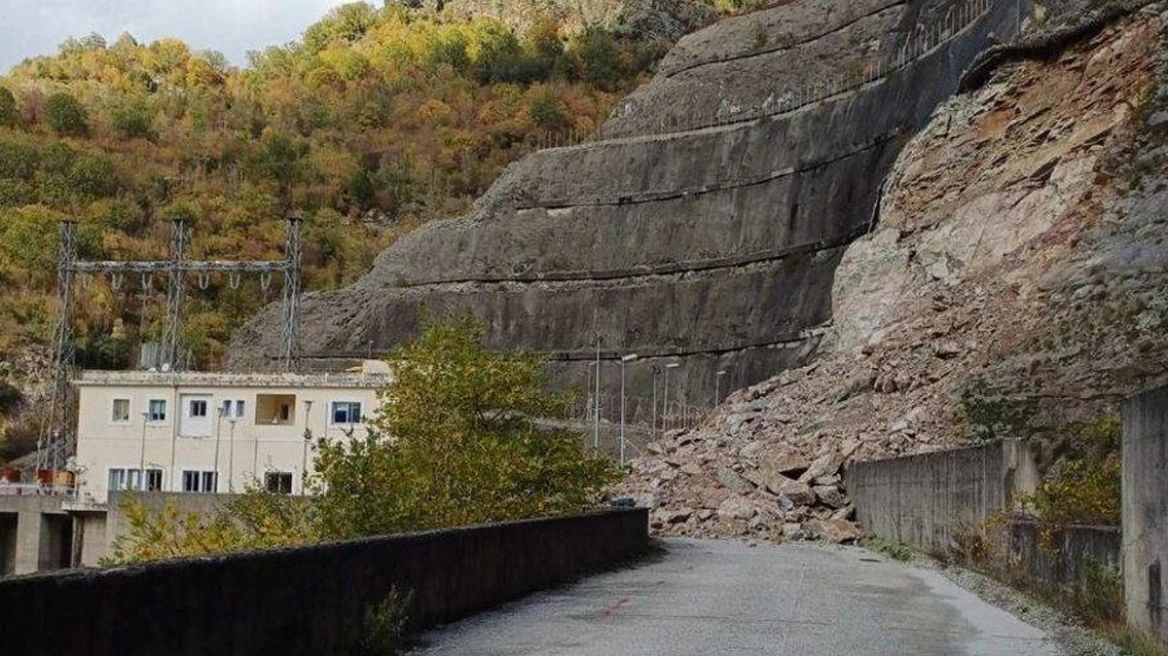 Τρίκαλα: Κατολίσθηση έκλεισε το μοναδικό δρόμο για τα σπίτια τους το 2025 – Παραμένουν ακόμη εγκλωβισμένοι