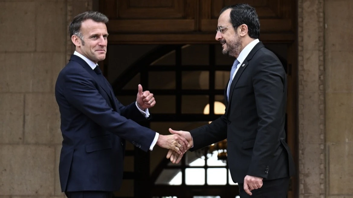 Ε.Μακρόν: «Έντυσε» την ανάρτησή του από την επίσκεψη στην Κύπρο με τραγούδι του Βιολάρη