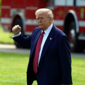 Το μαύρο κουτί που κρατούσε πράκτορας ασφαλείας του Ν.Τραμπ και προκάλεσε «βροχή» σχολίων στα social media (βίντεο)