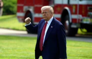 Το μαύρο κουτί που κρατούσε πράκτορας ασφαλείας του Ν.Τραμπ και προκάλεσε «βροχή» σχολίων στα social media (βίντεο)