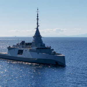 Φρεγάτα «Κίμων»: Κατέπλευσε στο λιμάνι του Πειραιά (βίντεο)