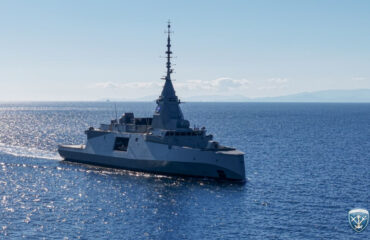 Φρεγάτα «Κίμων»: Κατέπλευσε στο λιμάνι του Πειραιά (βίντεο)