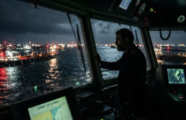 Εφιάλτης στον Κόλπο: Υπό ψυχολογική κατάρρευση 20.000 ναυτικοί σε 2.000 εγκλωβισμένα πλοία