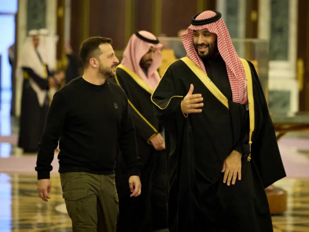 Ζελένσκι: Αφού εξασφάλισε τα 90 δισ.€ από την ΕΕ πήγε ξανά στην Σαουδική Αραβία