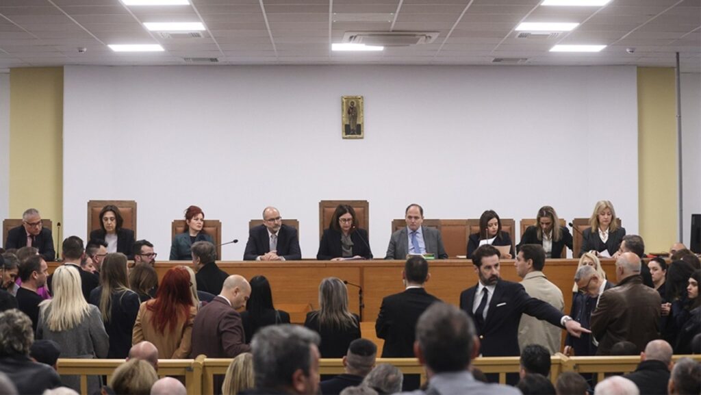 Τέμπη: Εμπόδια στην εκδίκαση της υπόθεσης των ελεγκτών Εθνικής Αρχής Διαφάνειας – Απεβίωσε ο ένας κατηγορούμενος