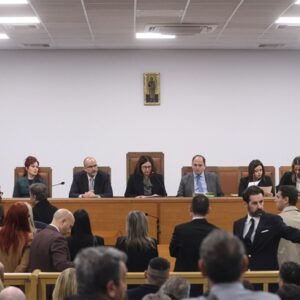 Τέμπη: Εμπόδια στην εκδίκαση της υπόθεσης των ελεγκτών Εθνικής Αρχής Διαφάνειας – Απεβίωσε ο ένας κατηγορούμενος