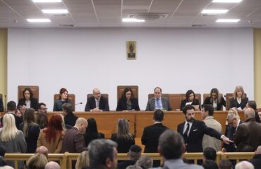 Τέμπη: Εμπόδια στην εκδίκαση της υπόθεσης των ελεγκτών Εθνικής Αρχής Διαφάνειας – Απεβίωσε ο ένας κατηγορούμενος