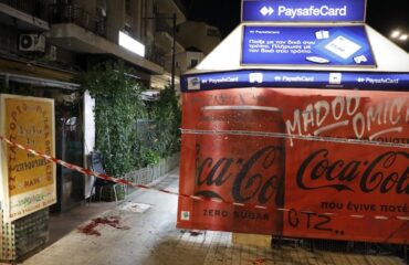 Εξάρχεια: Παραδόθηκε στις Αρχές ο 24χρονος δράστης της αιματηρής ληστείας σε περίπτερο