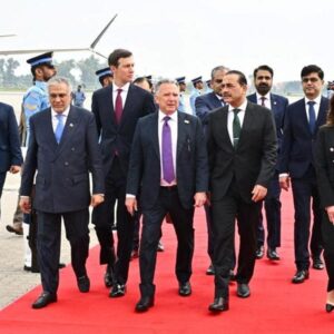 Γουίτκοφ και  Κούσνερ στο Πακιστάν για συνομιλίες με τον Ιρανό υπουργό Εξωτερικών