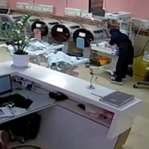 Ιράν: Δείτε τη στιγμή που νοσηλεύτρια σώζει νεογέννητα την ώρα επίθεσης σε νοσοκομείο (βίντεο)