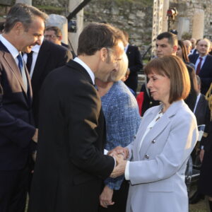 Εμανουέλ Μακρόν από την Αθήνα: «Οι ΗΠΑ δεν είναι αξιόπιστος σύμμαχος – Η ΕΕ φοβάται την Κίνα»