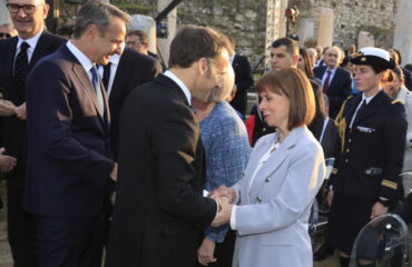 Εμανουέλ Μακρόν από την Αθήνα: «Οι ΗΠΑ δεν είναι αξιόπιστος σύμμαχος – Η ΕΕ φοβάται την Κίνα»