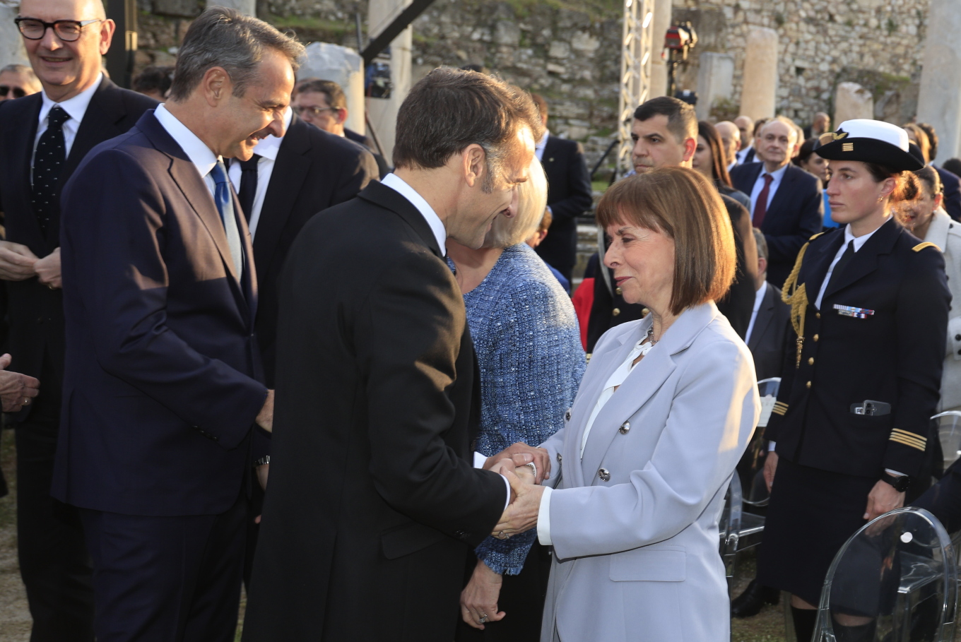 Εμανουέλ Μακρόν από την Αθήνα: «Οι ΗΠΑ δεν είναι αξιόπιστος σύμμαχος – Η ΕΕ φοβάται την Κίνα»