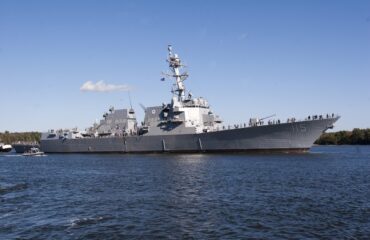 Το αμερικανικό αντιτορπιλικό USS Rafael Peralta αναχαίτισε πλοίο που κατευθυνόταν προς ιρανικό λιμάνι