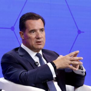 Α.Γεωργιάδης: Παρευρέθηκε σε συνέδριο του ΕΚΑΒ ως ολόγραμμα – Ο «πραγματικός» βρισκόταν στους Δελφούς (βίντεο)