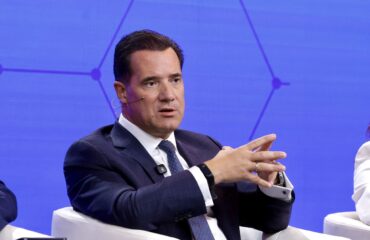 Α.Γεωργιάδης: Παρευρέθηκε σε συνέδριο του ΕΚΑΒ ως ολόγραμμα – Ο «πραγματικός» βρισκόταν στους Δελφούς (βίντεο)