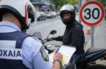 Θεσσαλονίκη: Έτρεχε με 150 χλμ. ενώ το όριο ήταν… 50 χλμ. – Συνελήφθη και έφαγε «καμπάνα» 7.000 ευρώ