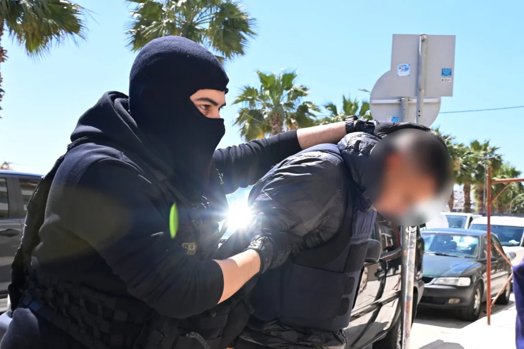 Άγιος Δημήτριος: Δείτε φωτογραφία του μαχαιριού του εγκλήματος – «Ο 20χρονος μας το έδειξε με αίματα πάνω» (upd)