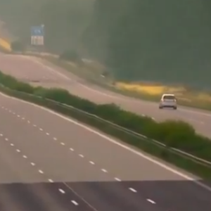 Βίντεο: Έτρεχε με 414 χλμ/ώρα σε γερμανικό αυτοκινητόδρομο με Bugatti και… αφέθηκε ελεύθερος