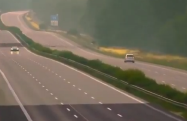 Βίντεο: Έτρεχε με 414 χλμ/ώρα σε γερμανικό αυτοκινητόδρομο με Bugatti και… αφέθηκε ελεύθερος