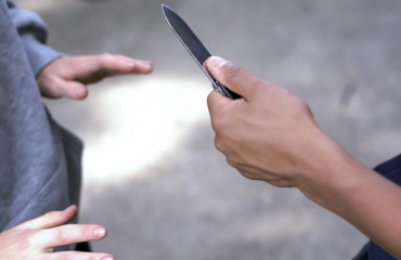 Αλεξανδρούπολη: Μεθυσμένος Ρομά απειλούσε περαστικούς με τεράστιο μαχαίρι (φώτο)