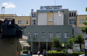 Βίντεο: Η στιγμή που ο άνδρας απειλεί με όπλο πολίτες στο Γενικό Κρατικό Νίκαιας