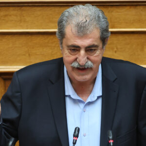 Π.Πολάκης για το κλείσιμο των λιγνιτικών μονάδων: «Τα χωράφια του μπαμπά σας είναι;»