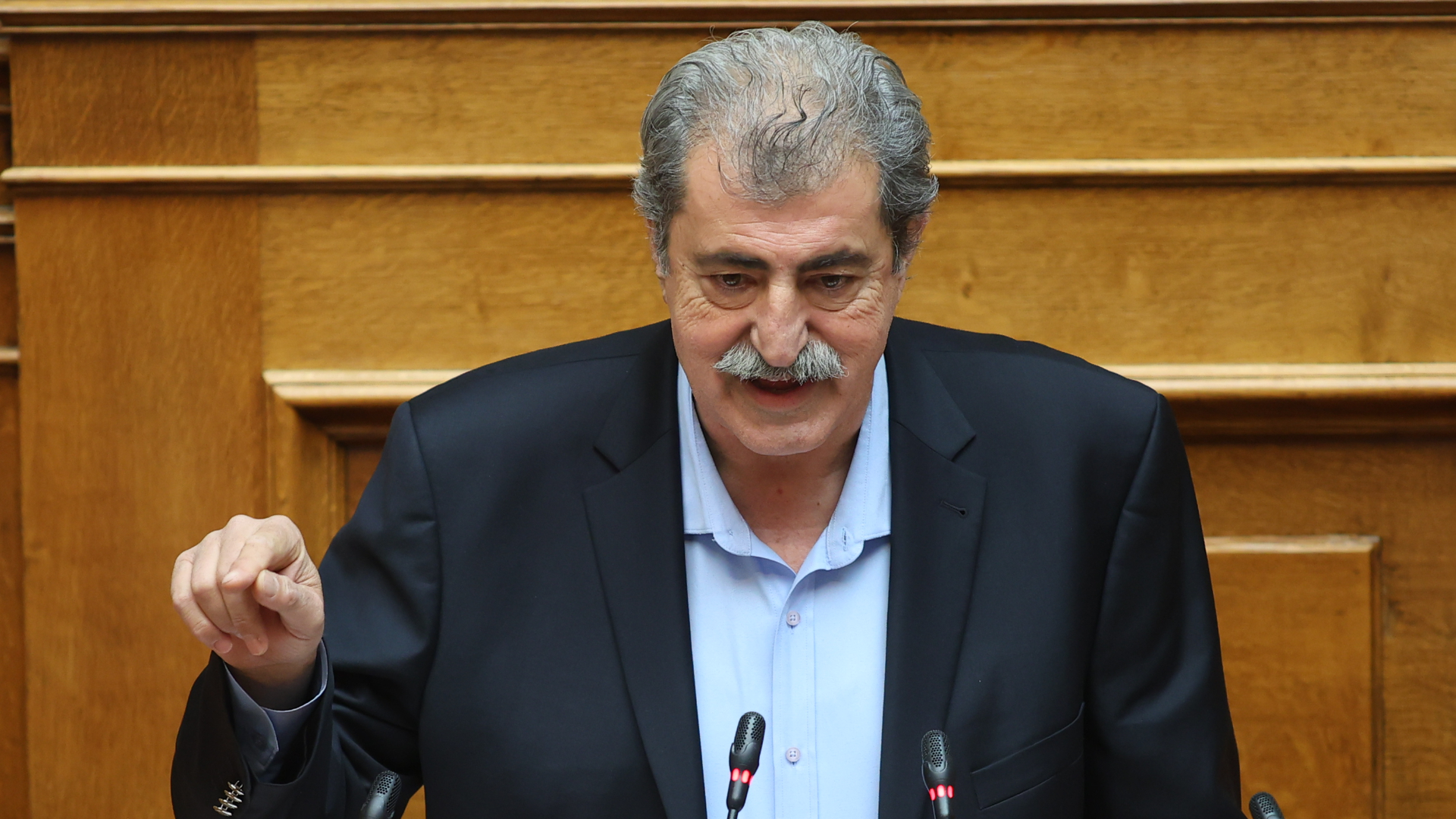 Π.Πολάκης για το κλείσιμο των λιγνιτικών μονάδων: «Τα χωράφια του μπαμπά σας είναι;»