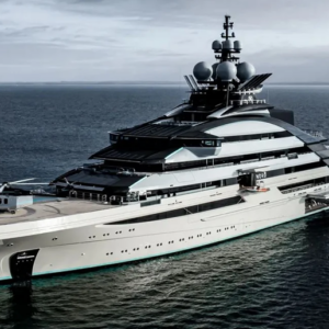 Πέρασε από τα Στενά του Ορμούζ με άδεια του Ιράν η υπερπολυτελής θαλαμηγός Ρώσου ολιγάρχη (βίντεο)