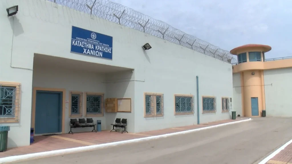Χανιά: Φωτιά στις φυλακές Αγυιάς – Στο νοσοκομείο τέσσερις κρατούμενοι