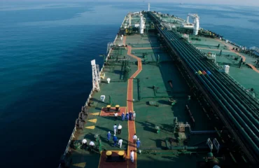 Ιράν φορτώνει μαζικά πετρέλαιο – «Διέσπασαν» τον αμερικανικό αποκλεισμό ή τους άφησαν να περάσουν;