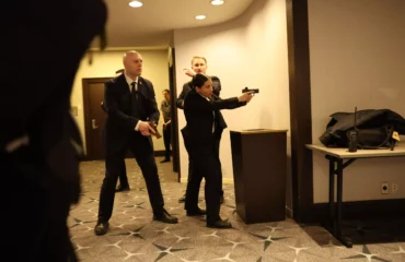 ΗΠΑ: Γιατί το προσωπικό ασφάλειας απομάκρυνε πρώτα τον Βανς και μετά τον Τραμπ;