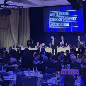 Δημοσιογράφος του BBC για τους πυροβολισμούς στο δείπνο ανταποκριτών: «Άνθρωποι έτρεχαν πανικόβλητοι»