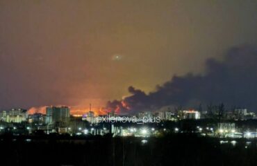 Ουκρανικά drones έπληξαν το 4ο μεγαλύτερο διυλιστήριο της Ρωσίας – Πυρκαγιά στο YANOS