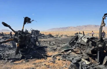 Το Ιράν επιδεικνύει τα αμερικανικά απομεινάρια από την επιχείρηση διάσωσης του πιλότου (βίντεο)