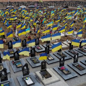 Βίντεο δείχνει τον πραγματικό αριθμό των τάφων στο Χάρκοβο: Πολύ περισσότεροι οι νεκροί Ουκρανοί στρατιώτες