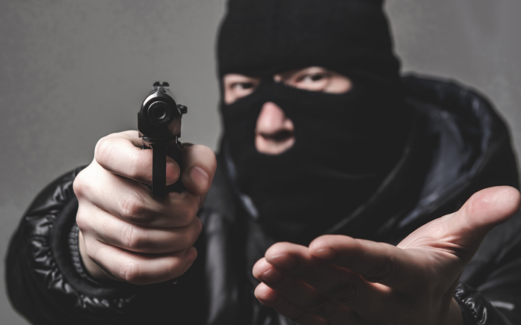 Άλιμος: Συνελήφθησαν δύο ανήλικοι που λήστευαν με όπλα και χαντζάρες καταστήματα