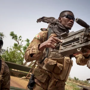 Ισλαμιστές τρομοκράτες σκότωσαν τον ΥΠΑΜ του Μάλι! – Δείτε βίντεο με το καμένο όχημά του