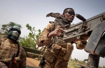 Ισλαμιστές τρομοκράτες σκότωσαν τον ΥΠΑΜ του Μάλι! – Δείτε βίντεο με το καμένο όχημά του