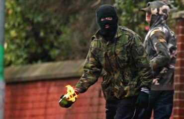 H οργάνωση ΝΕW IRA προκάλεσε έκρηξη οχήματος έξω από αστυνομικό τμήμα στο Μπέλφαστ – Δείτε βίντεο