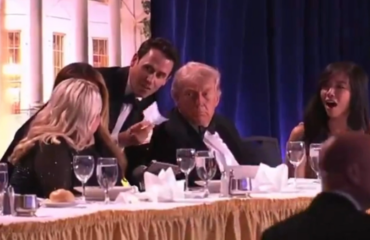 Ένοπλος άνοιξε πυρ στο δείπνο ανταποκριτών του Λευκού Οίκου: Απομακρύνθηκε ο Ν.Τραμπ – Συνελήφθη ο δράστης (βίντεο)