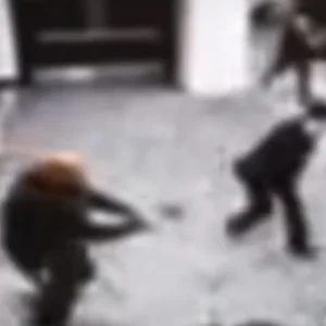 Η στιγμή που ο δράστης της απόπειρας δολοφονίας του Ν.Τραμπ τρέχει και πυροβολεί στην δεξίωση (βίντεο)