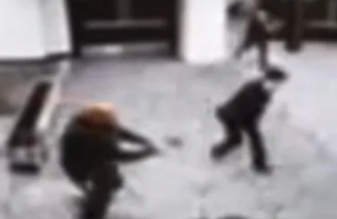 Η στιγμή που ο δράστης της απόπειρας δολοφονίας του Ν.Τραμπ τρέχει και πυροβολεί στην δεξίωση (βίντεο)