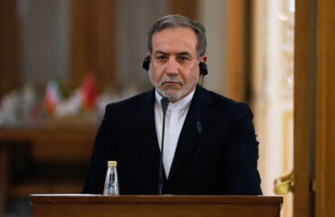 Α.Αραγτσί: «Η Τεχεράνη εξετάζει το αίτημα του Ν.Τραμπ για διαπραγματεύσεις»